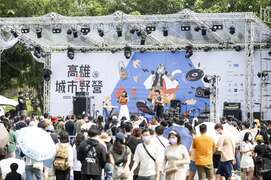 图三 脆乐团的精彩表演让乐迷们挤爆现场