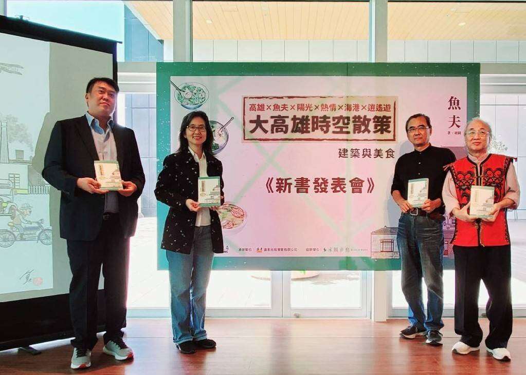 图7、刘秀英副局长、鱼夫老师、吴锦发老师及快乐联播网台长黄伟林一同合影
