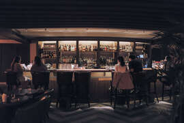 圖4.充滿歐洲酒館風情的神祕酒吧GIRAR bar（警語：酒後不開車，未滿十八歲禁止飲酒。）