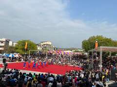 图12.现场参观人潮满满，喝彩掌声不断！