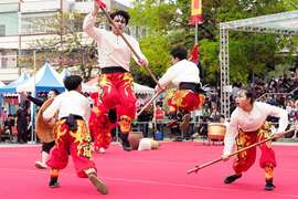 图2.桃园晨曦武艺表演团演绎团结与共存的表演主题。