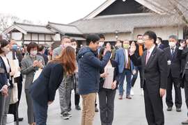 圖1.陳其邁市長參觀熊本城，熊本市大西一史市長到場致意
