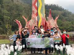 2.观光局小旅行场次全数额满，8日首发团在那玛夏区南沙鲁地标红嘴黑鹎合影