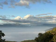 图1. 由藤枝森林游乐区了望台观赏云海美景。