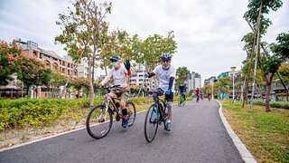 图7：高雄铁路地下化变身成绿园道公园，可骑乘单车从左营直通凤山，成为民众休闲游憩