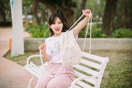 图3 寿山动物园提供防猴包包租借服务