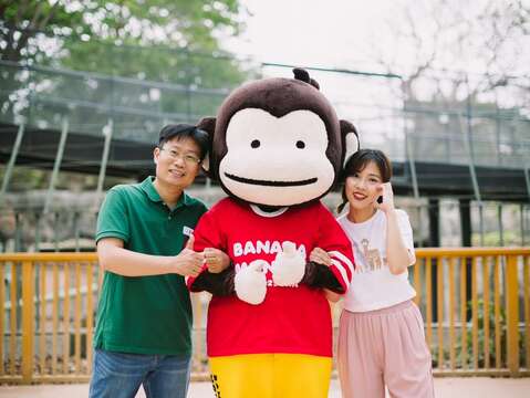 图1 寿山动物园邀请市府发言人及在地品牌代言猴大哥拍摄宣传影片
