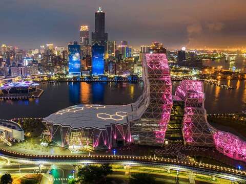 1.五月天2022年曾於高雄爱河湾拍摄跨年线上特别版影片