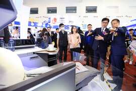 5. 市长陈其迈与航空业者进行意见交流。