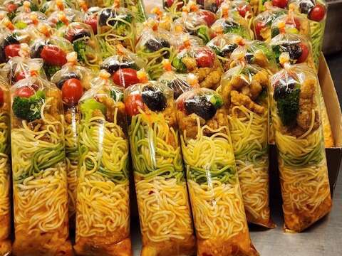 补充照片：图说：江振诚的精选小吃-陈家古早味-泡菜面(照片由脸书专页「美食惠所」提供）