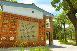 06金獅湖管理站紅磚藝術牆改造，增加園區吸引力