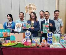 图说二：高雄市观光局与农业局共同前进大马行销高雄观光