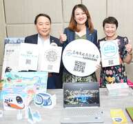 图说十二：高闵琳局长携手高雄市旅馆商业同业公会与高雄市旅行商业同业公会联合行销高雄观光