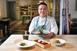 3.仙桃素主厨陈又铭擅长以不同烹饪技法诠释蔬食