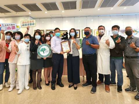 图3 观光局致赠感谢状予阮综合医院