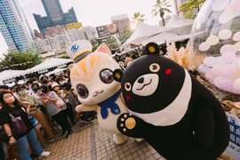 图13.高雄熊与蜜柑登场便引起人潮围观_0