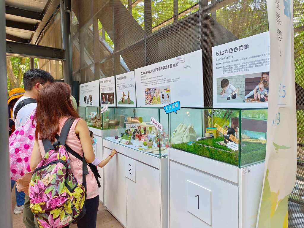 图8 游客参观票选作品