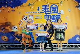 图12、高闵琳局长与个人组前三名合照