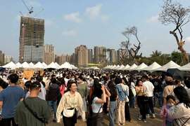 图1：今年生活节市集人潮照片