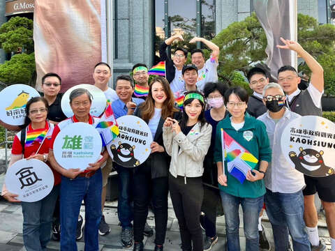 图5 局长高闵琳与黄捷议员、邱俊宪议员、简焕宗议员现身支持同志大游行