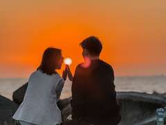 圖10、民眾在赤崁海濱欣賞無敵夕陽美景。
