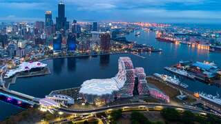 图8.越夜越美丽的高雄港湾