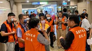 图7市府观光局至八五大楼办理日租屋联合稽查_0_0