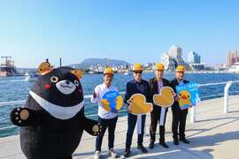 图6:陈其迈市长及贵宾於海景第一排的码头区进行合照。