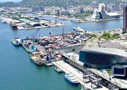 图13:高雄港16-18号码头前身为货物邮轮集散地。