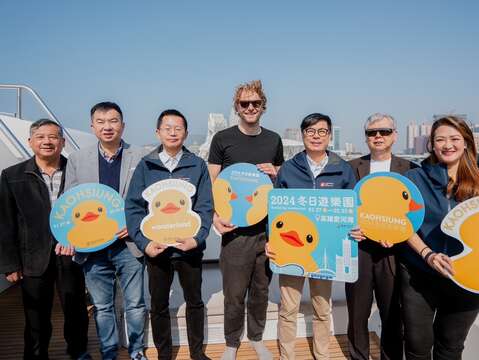 图5.市长、霍夫曼与贵宾合影