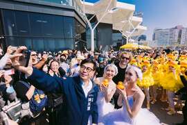 图7.高雄城市芭蕾舞团列队欢迎市长及贵宾