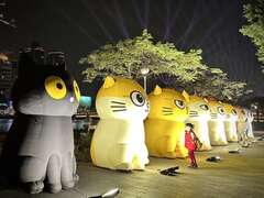 图13、在爱河风景区河西路还有黄阿玛等装置作品