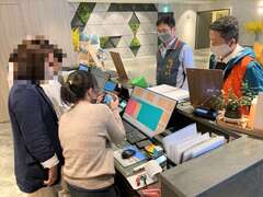 图2市府观光局联合消保官办理旅宿业房价专案稽查(检查符合规定旅馆-福容徕旅 高雄)