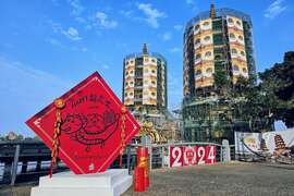 图5：莲池潭龙虎塔大春联布置