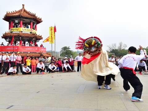 图1.夏梅林宋江狮阵多次代表台湾出国表演。