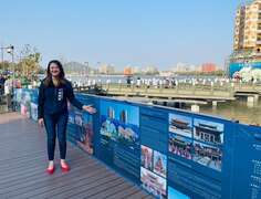 图11观光局局长亲自视察故事墙设置