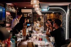 图11.活动後游客继续到实体店家消费。（酒後不开车，开车不喝酒）
