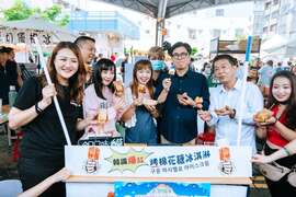 2.陈其迈市长逐摊阅冰