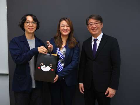 2.观光局长高闵琳、新闻局长项宾和拜会韩国MBC电视台申弦昌局长