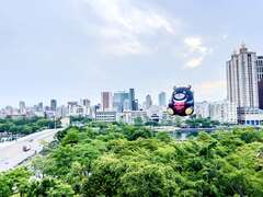 图7 高雄熊热气球首度升空，萌翻爱河