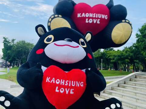 图16 大、小高雄熊同场登场