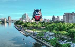 图2 高雄熊热气球超萌超可爱，升空