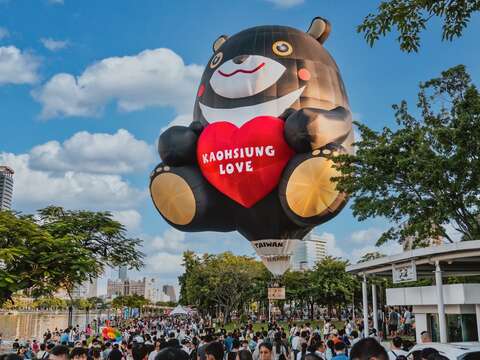 图4 高雄熊热气球超萌超可爱，升空