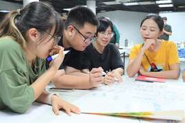 图2 学员演练应用以科学模式绘制动物环境解说的心智图