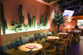 图3.「哇！TIKI BAR现代居酒屋」具南洋与日式风格充满活泼可爱情调