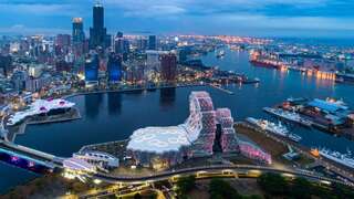 图11.高雄亚洲新湾区吸引众多游客到访