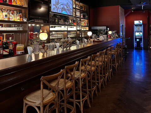 图6.「Le Bistro D'Ours 小熊餐酒馆」强调店内环境整体感非常舒适、清新与高质感
