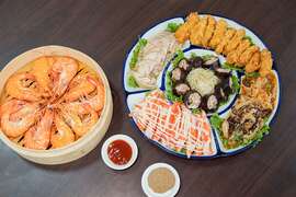 图10 运用在地食材制作的美味料理。