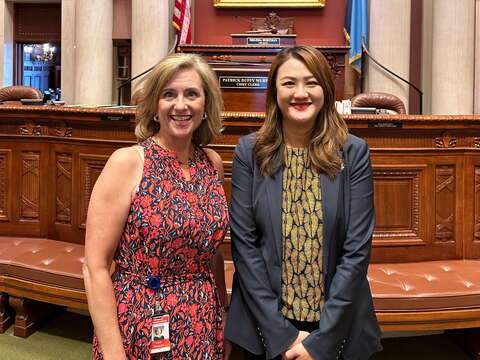 5.观光局长高闵琳及明尼苏达州众议院共和党众议员Kristin Robbins