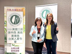 9.观光局长高闵琳前往「全美台湾同乡会」举行的 「台湾人夏令会」，拜会总会长陈桂铃